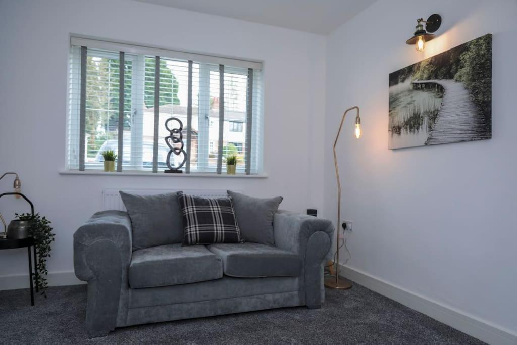 Perfect For Contractors With On Site Parking Villa ไบร์ลีย์ฮิล ภายนอก รูปภาพ
